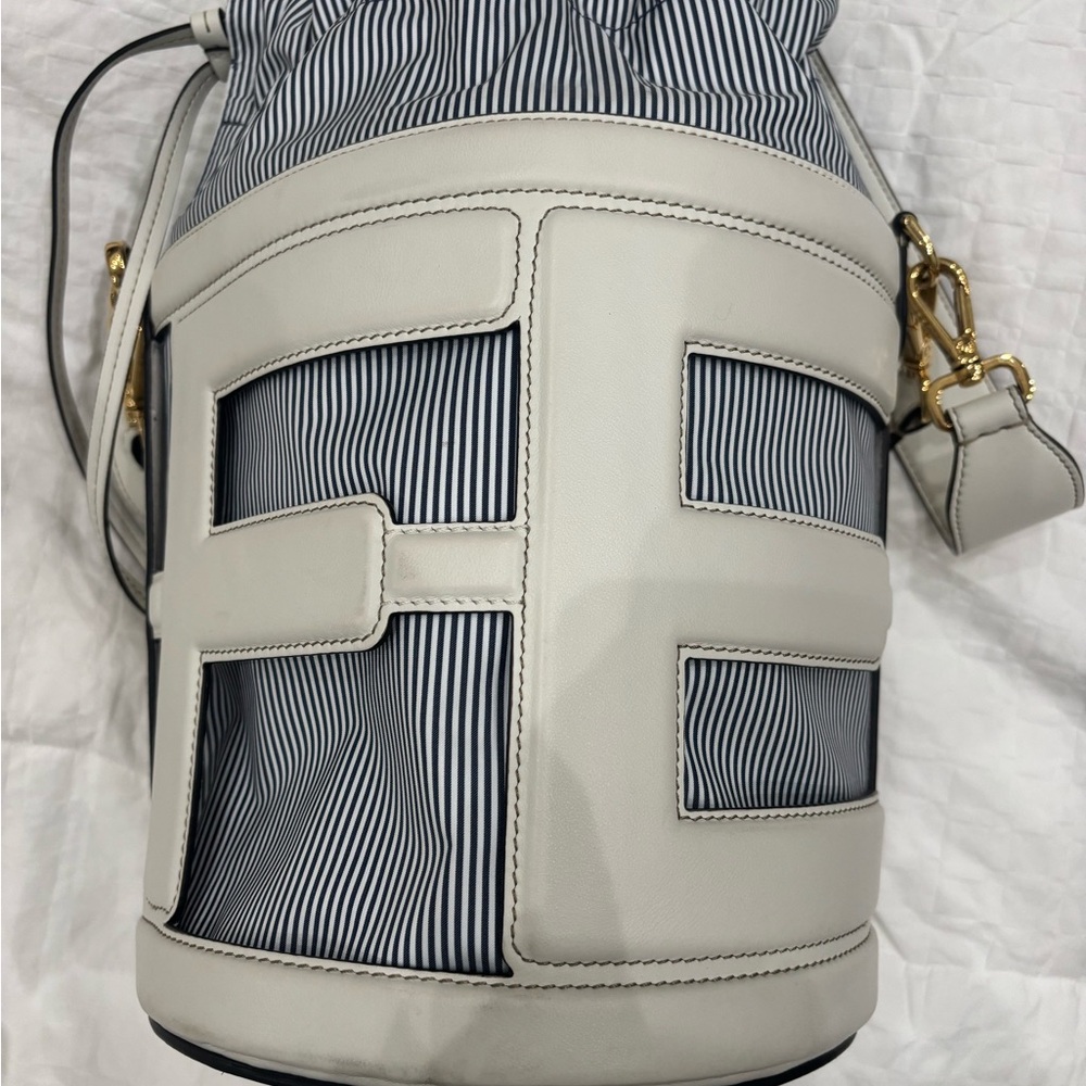 Fendi step out bucket bag used once - Picture 3 of 11